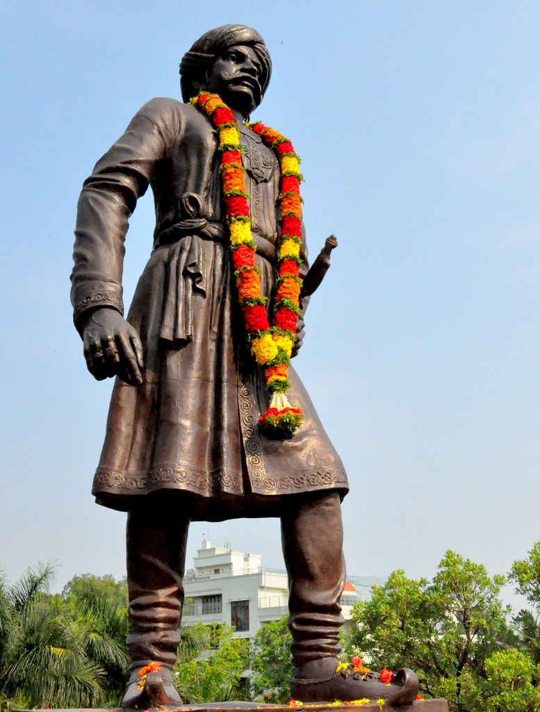 Kempegowda Statue